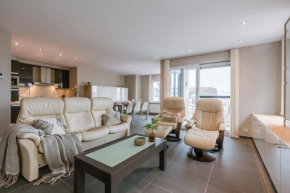 Huswell - Spacious apartment with private car park